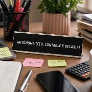 PLACA DE ESCRITORIO "AUTONOMA...