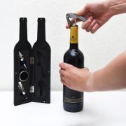 BOTELLA CON ACCESORIOS DE VINO
